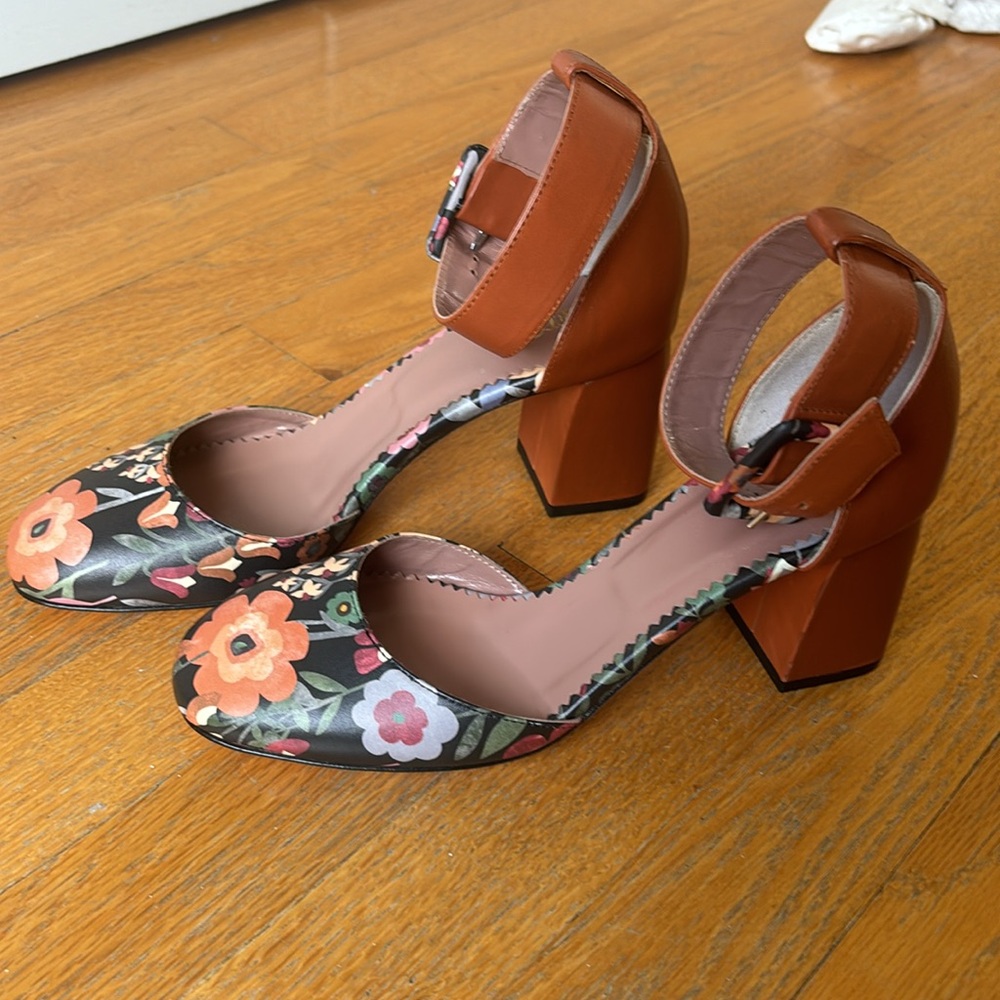 NWT Red Valentino Floral Ankle Strap Sandals Size 37